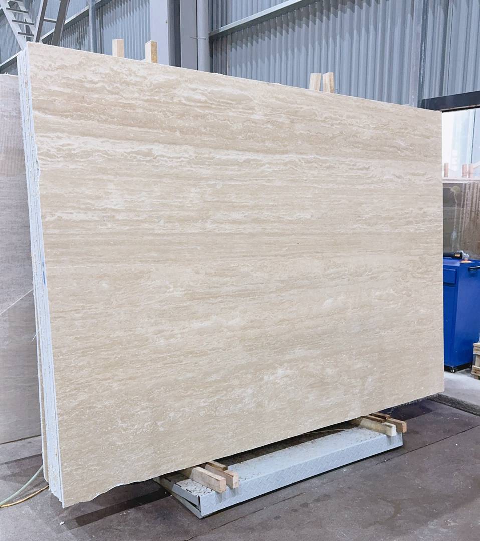 Turkey_beige_travertine_slabs
